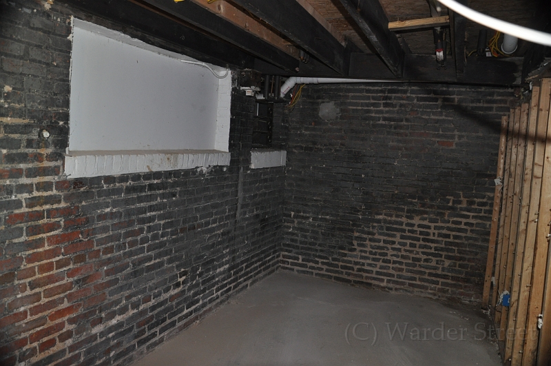 Basement Back Room 013.jpg